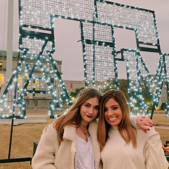 Meet your Posher, Lauren - Picture 3 of 6